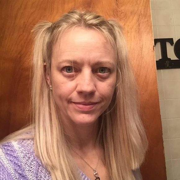 Meet your Posher, Julie - Picture 1 of 1